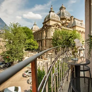  Apartment Centrally Located 2br With Balcony & Unique Design