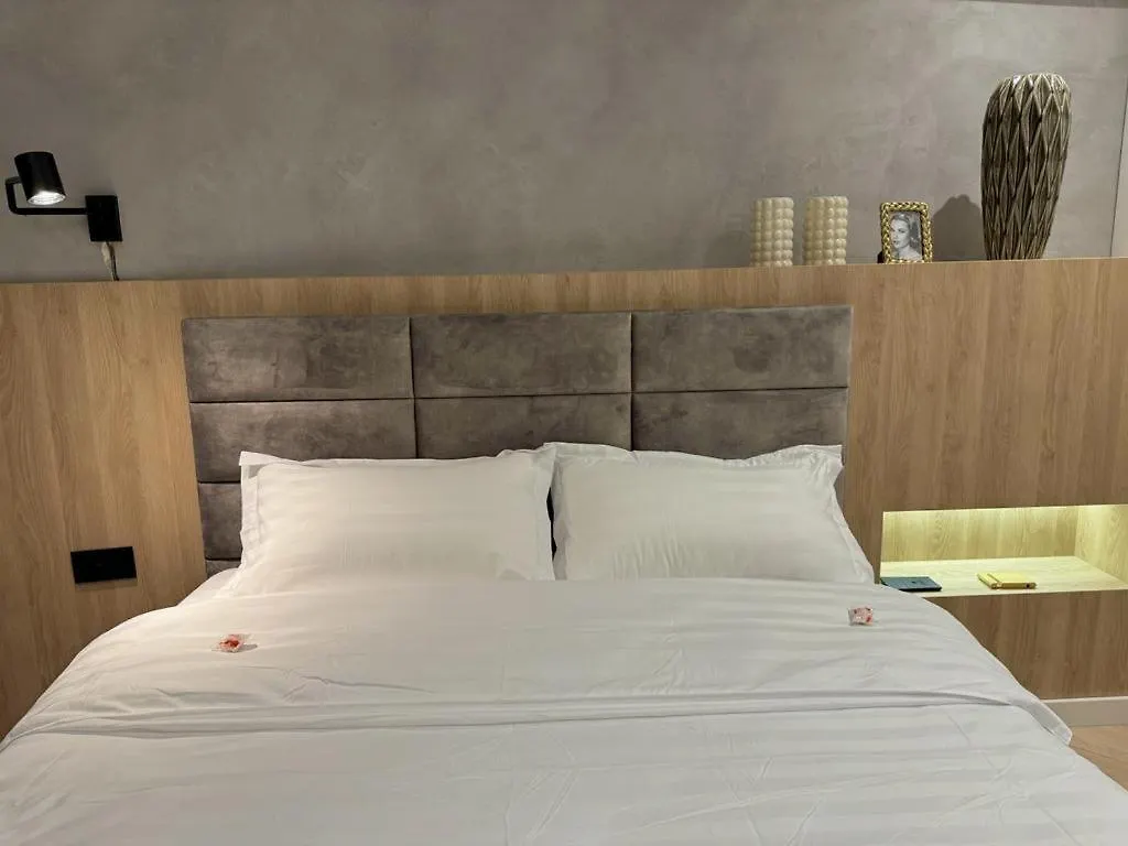 Chanttal Luxury - Boutique Boekarest 0*,  Roemenië